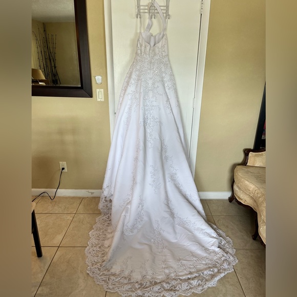 NWT- David’s Bridal Michelangelo White Beaded A-Line Halter Satin Gown (Size 6) - Picture 5 of 16